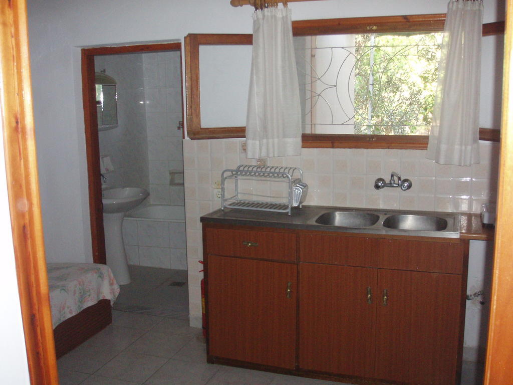 Eleni Studios & Apartments Митимна Номер фото