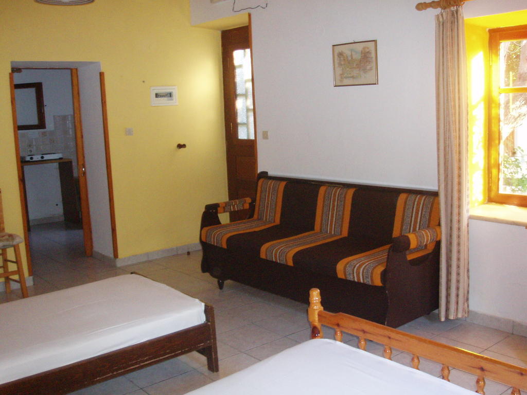 Eleni Studios & Apartments Митимна Номер фото