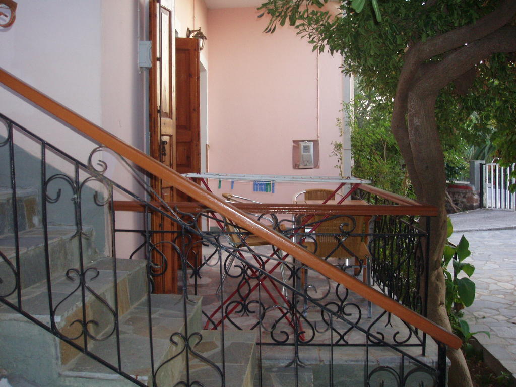 Eleni Studios & Apartments Митимна Номер фото